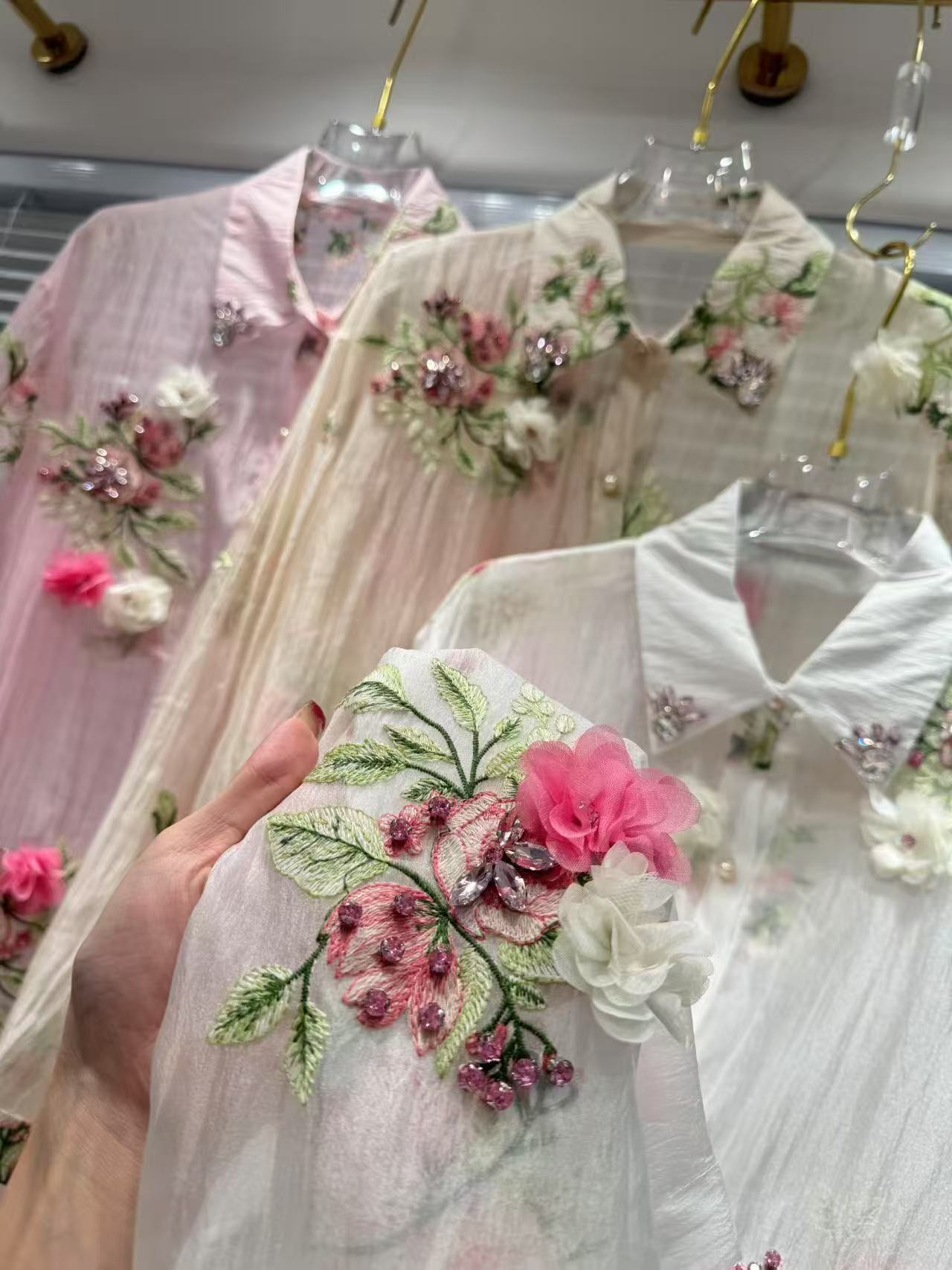 Luxury Lifestyle Women - Luxury Style Flowers Embroidery Sparkle Diamonds